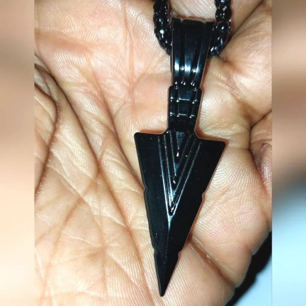 Retro Men's Arrowhead Alloy Pendant Necklace
